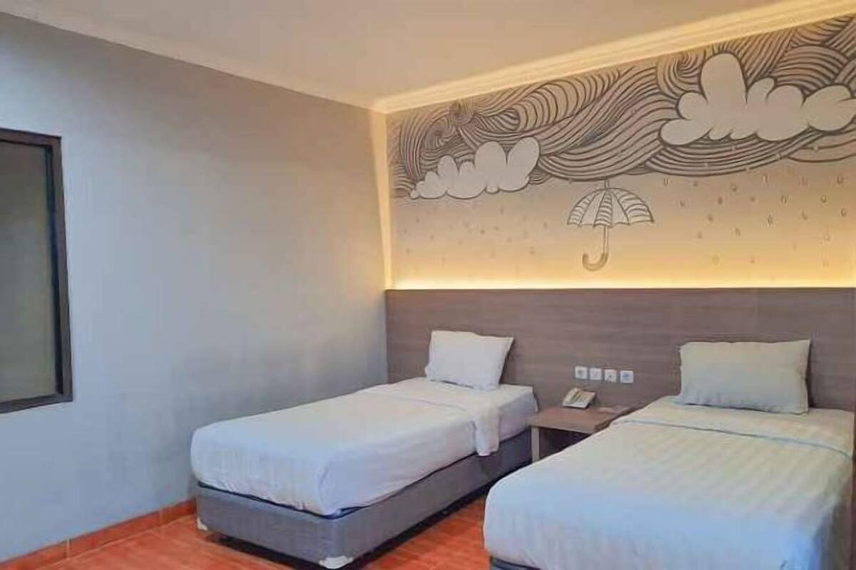 In-room safe, desk, soundproofing, free WiFi