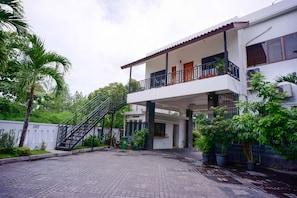 Terrace/patio - Front One Resort Yogyakarta (Depok)