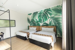 In-room safe, desk, soundproofing, free WiFi - Front One Resort Yogyakarta (Depok)