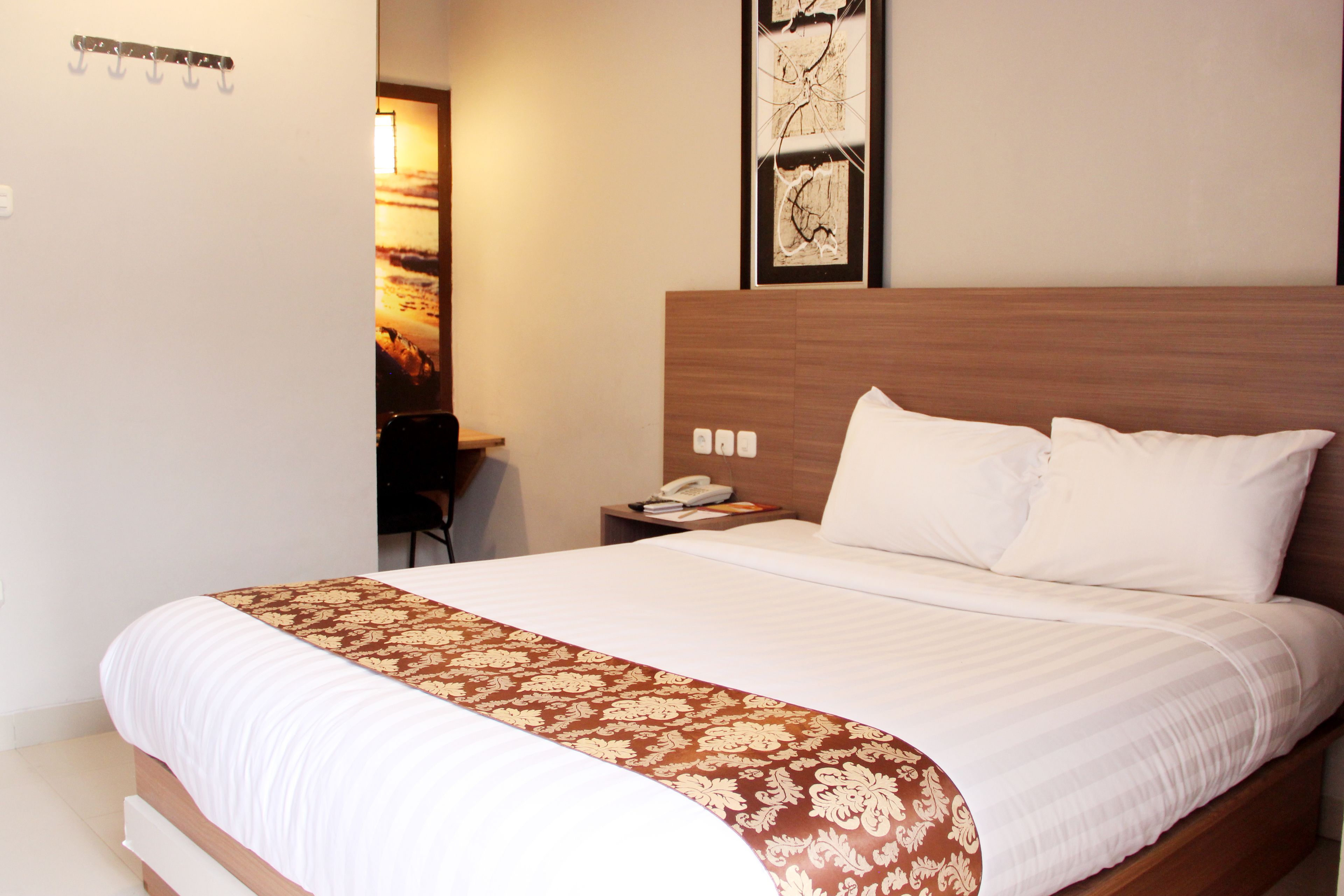 In-room safe, desk, soundproofing, free WiFi