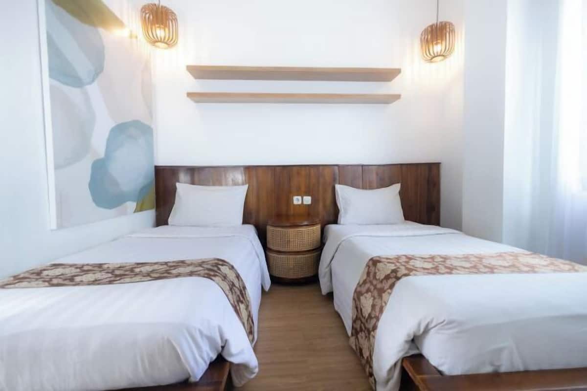 In-room safe, desk, soundproofing, free WiFi