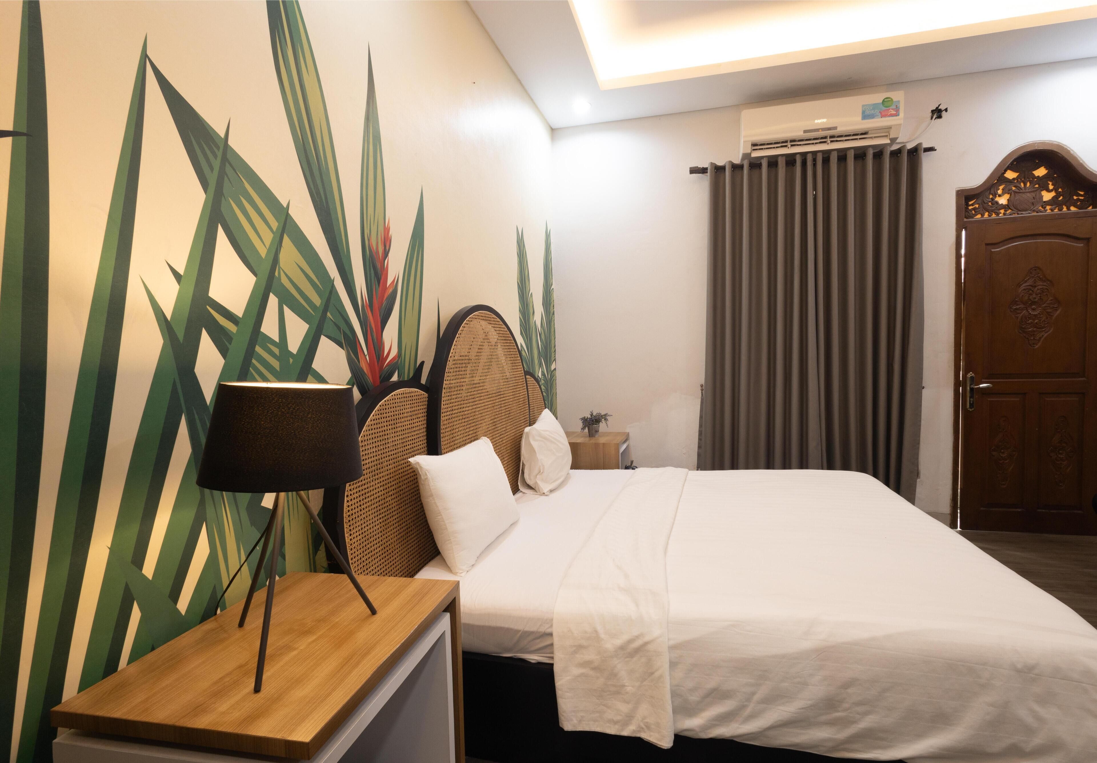 In-room safe, desk, soundproofing, free WiFi