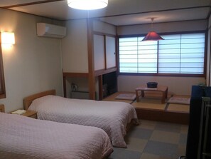 In-room safe, bed sheets - Villa Kubota (Nozawaonsen)