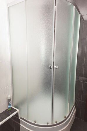 Shower, free toiletries, hair dryer, towels - Royal (Novokuznetsk)