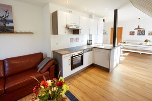 Kühlschrank, Ofen, Herdplatte, Geschirrspüler