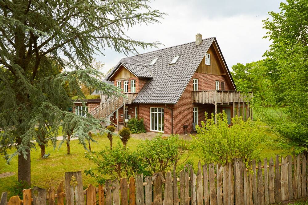 Experience country and be happy in the north of Hamburg - garden villa with 11 beds