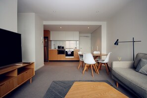 Luxury Apartment, 1 Queen Bed, Harbour View | Living area