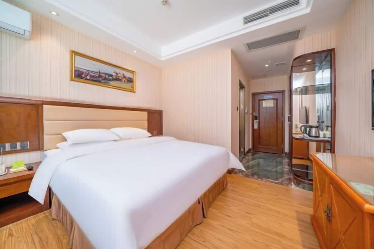 Desk, blackout drapes, iron/ironing board, free WiFi
