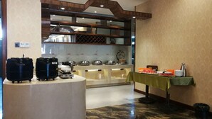 Petit déjeuner servi sur place