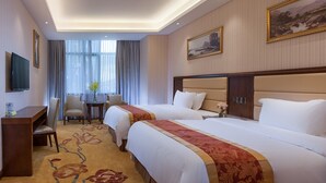 Chambre Affaires avec lits jumeaux | Bureau, rideaux occultants, fer et planche à repasser, Wi-Fi gratuit
