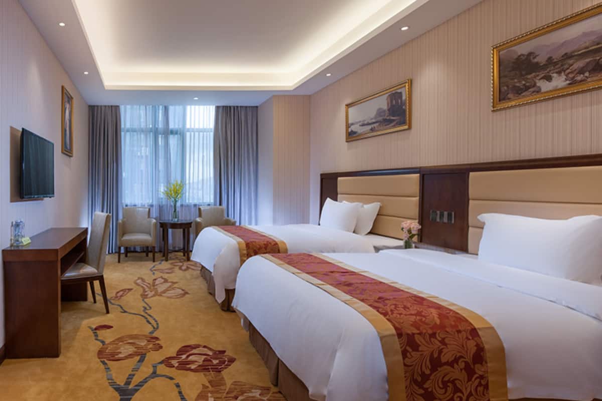 Business Twin Room | Desk, blackout drapes, iron/ironing board, free WiFi