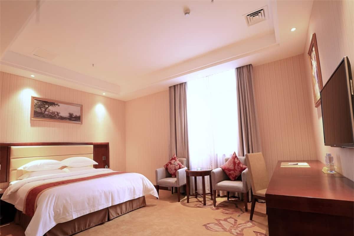 Standard Double Room | Desk, blackout drapes, iron/ironing board, free WiFi