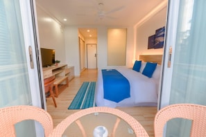 Premium bedding, minibar, in-room safe, desk - Dhiguveli Maldives (Dhigurah)