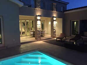 Outdoor pool - villa kristia (Paphos)