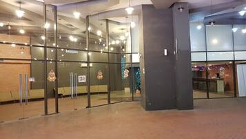 Área de estar no saguão