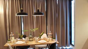 Loft | Opções para refeição no quarto