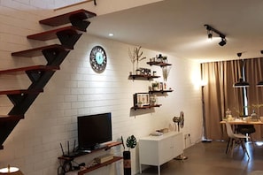 Loft | Living area | Flat-screen TV - Duplex Loft Empire Damansara (Petaling Jaya)