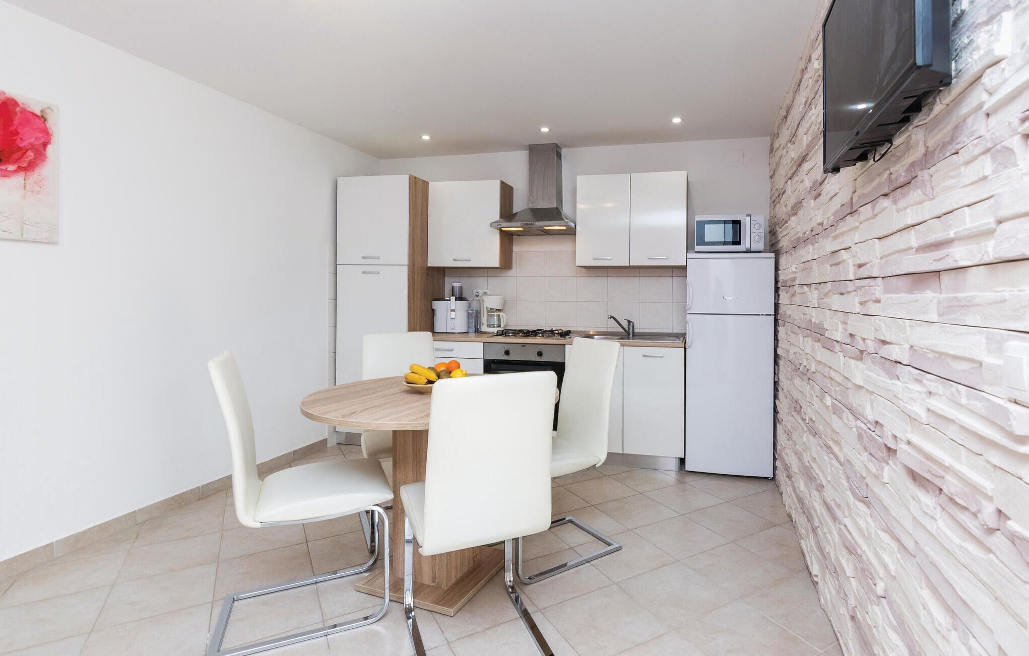 Fridge, stovetop, coffee/tea maker
