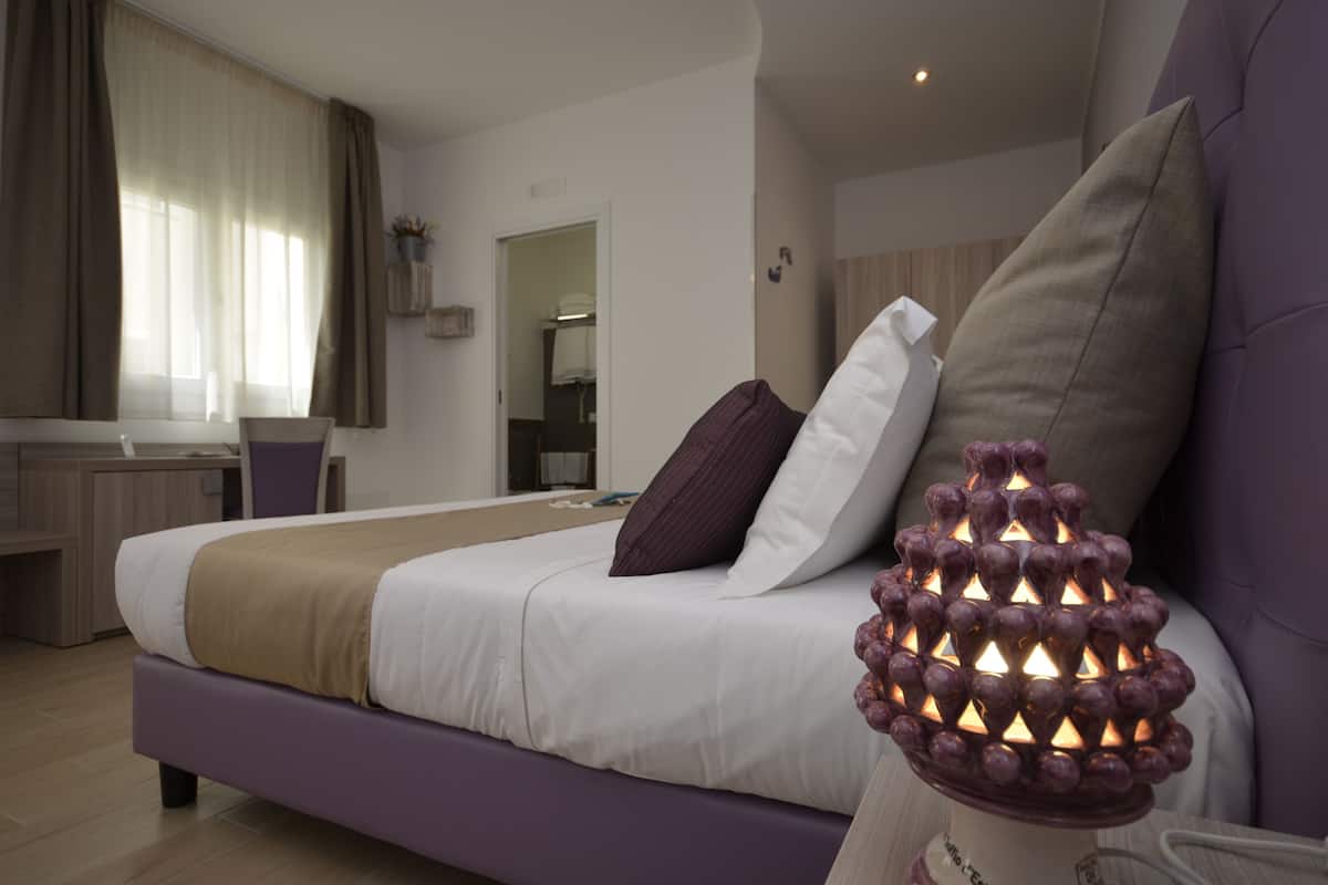 Comfort Triple Room, Non Smoking, Courtyard Area | Minibar, desk, cribs/infant beds, free WiFi