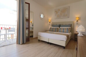 Habitació doble superior, vistes al mar | Minibar, escriptori, bressols i wifi gratuïta 
