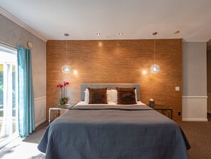 ロマンティック スイート 専用バスルーム (1)