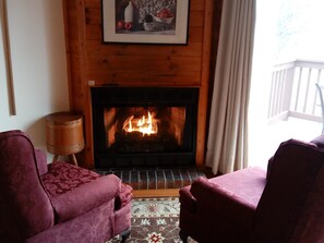 Premium Double Room, Hot Tub (Kg09 Deluxe) | Soundproofing, iron/ironing board, free wired internet - Mountain Top Lodge (Dahlonega)