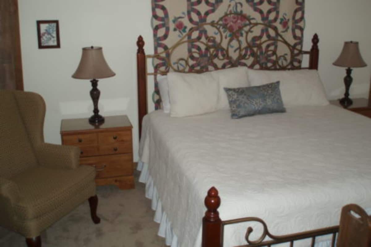 Soundproofing, iron/ironing board, free wired Internet