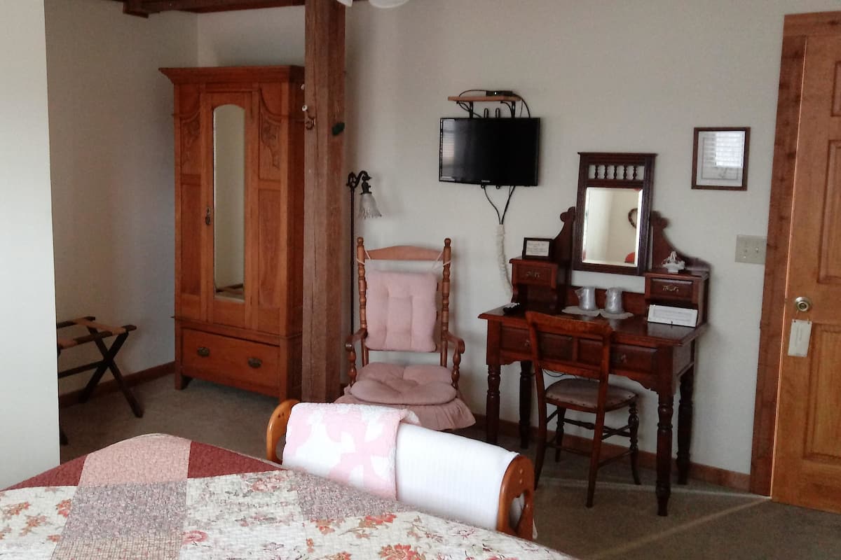Soundproofing, iron/ironing board, free wired Internet