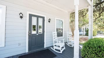 Didekorasi berbeda-beda dan dilengkapi dengan perabotan berbeda-beda