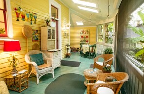 Porch - Sugar Magnolia Bed & Breakfast (Atlanta)