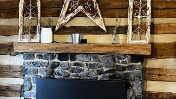 Room, Private Bathroom (Tye River)