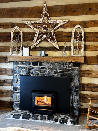 Room, Private Bathroom (Tye River) | Premium bedding, pillowtop beds, individually decorated