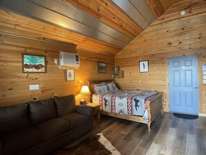 The Hideaway Cabin, Pet Friendly | 고급 침구, 필로우탑 침대, 각각 다른 스타일의 인테리어, 각각 다르게 가구 비치