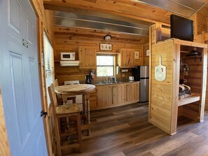 The Hideaway Cabin, Pet Friendly | Private kitchen | Full-size fridge, microwave, oven, stovetop - Walnut Canyon Cabins (Fredericksburg)