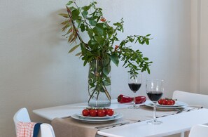 Studio Confort, vue partielle sur la mer | Coin cuisine privé