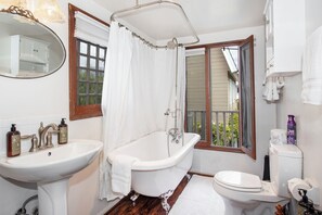 Room, 1 King Bed, Private Bathroom (Partridge Room) | Bathroom | Shower, hair dryer, towels