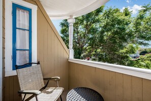 Habitación, 1 cama de matrimonio, baño privado | Terraza o patio