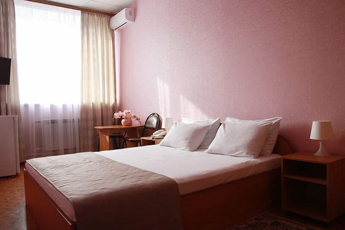 Economy-Doppel- oder -Zweibettzimmer | 1 Schlafzimmer, hochwertige Bettwaren, Schreibtisch