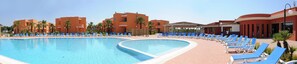 Seasonal outdoor pool, pool umbrellas, sun loungers - Baiamalva Resort (Porto Cesareo)