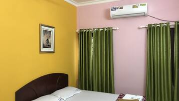 Premium bedding, desk