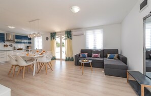Smart TV, ping pong - Cozy home in Pakostane (Pakostane)