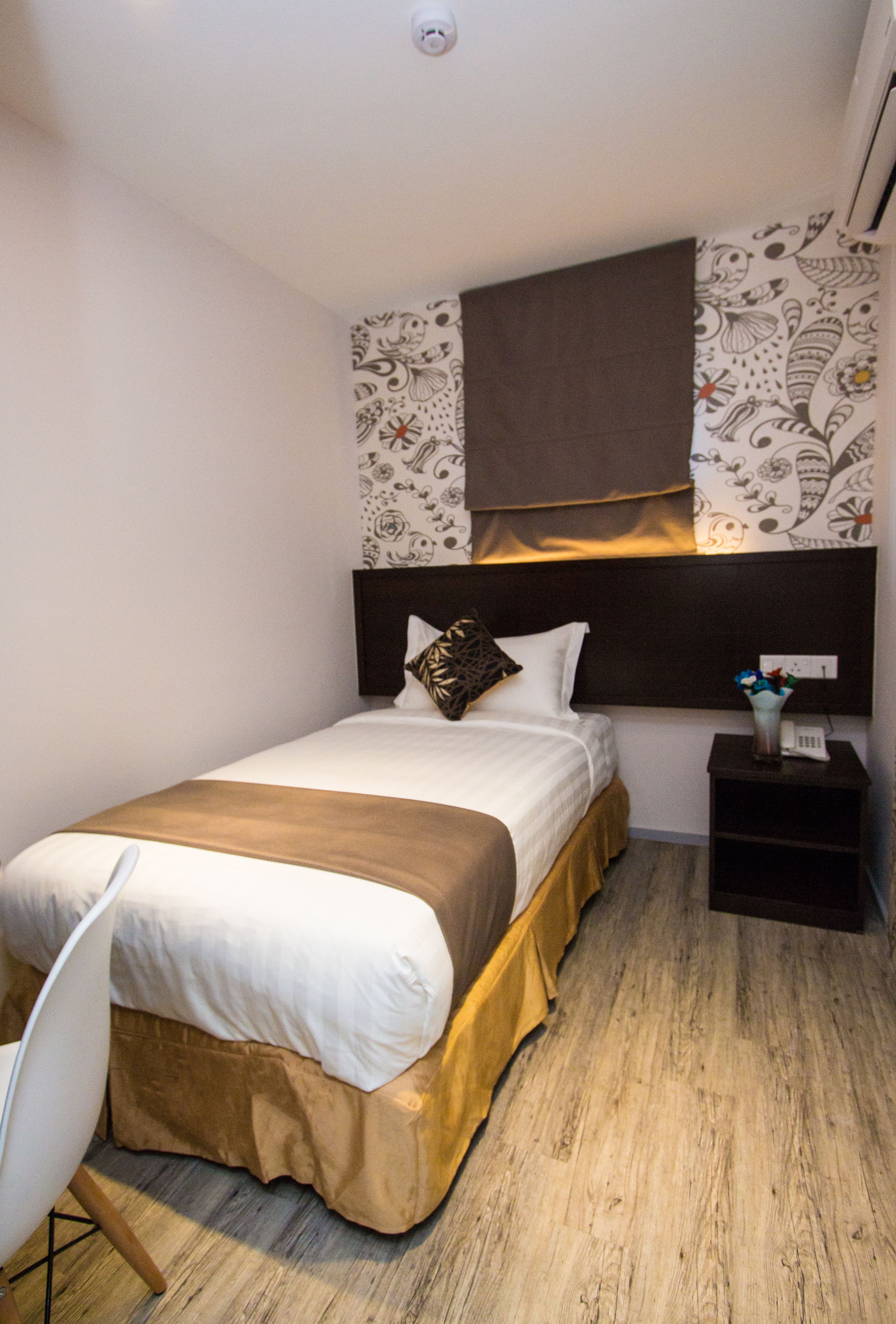superior single room | in-room safe, desk, iron/ironing board, free wifi