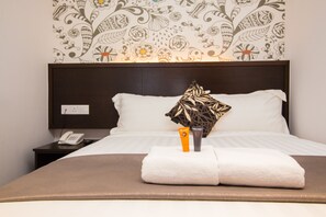 高級雙人房, 無窗戶 | 客房內保險箱、書桌、熨斗/熨衣板、免費無線上網