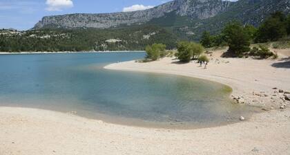 Herrliche Villa mit herrlichem Blick auf den Lake Ste Croix.