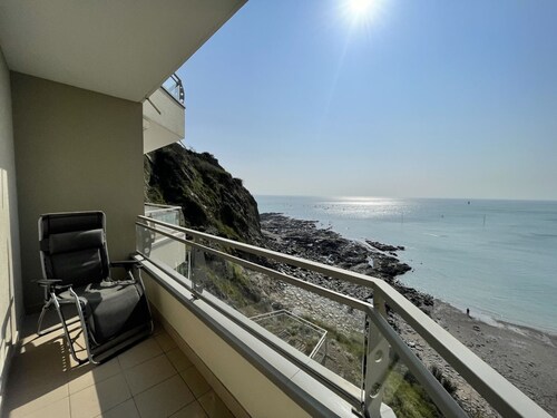 Appartement F3 à 600m du centre ville, vue sur mer, balcon