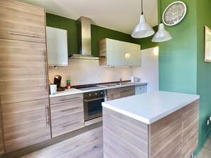 Réfrigérateur, micro-ondes, four, lave-vaisselle