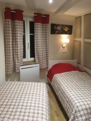 2 bedrooms, iron/ironing board, travel crib, free WiFi