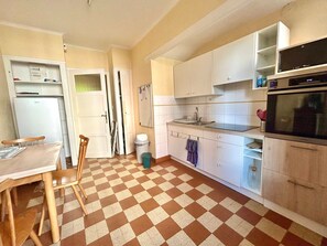 Fridge, microwave