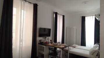 4 bedrooms, down duvets, minibar, in-room safe