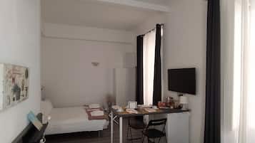 4 bedrooms, down duvets, minibar, in-room safe